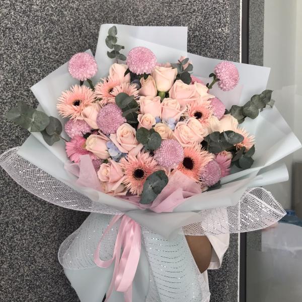 Bó hoa hồng kem tươi